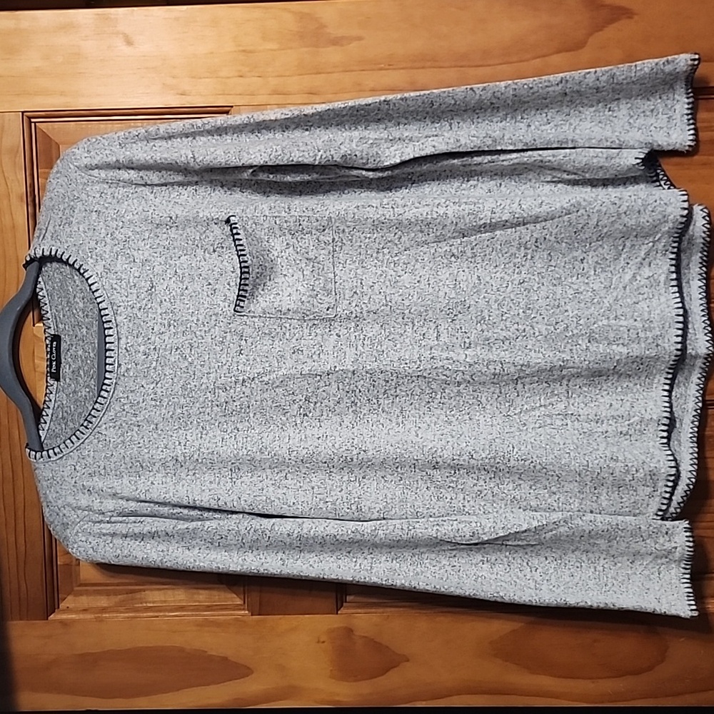 Womens, Pink Clover, Knit Top, Sz. Lg., Grey Color.